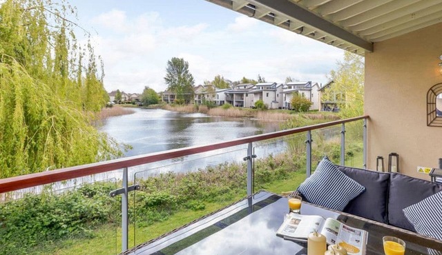 Firecrest, Cotswold Water Park - sleeps 10 guests in 4 bedrooms in Cotswold Water Park