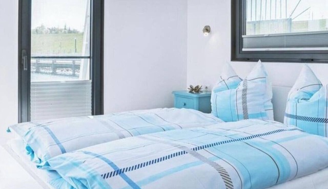 Floatinghouse LP16: Your Dream Vacation on Lake Geiseltal in Braunsbedra