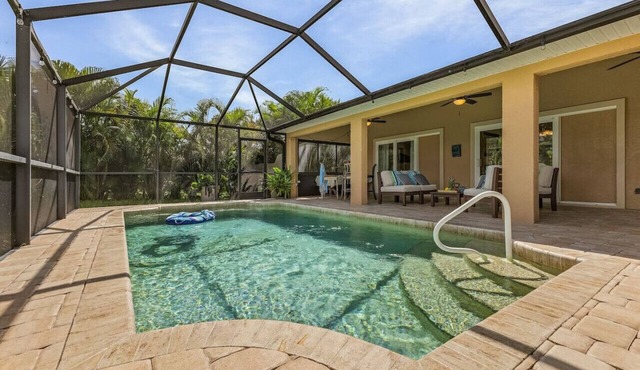 Florida Paradise 4 Bed 2 Bath Pool Home