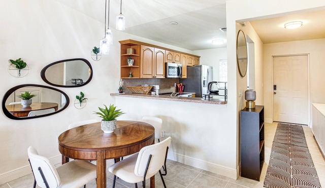 Golf Getaway: Cape Coral Condo 1 Mi to River!