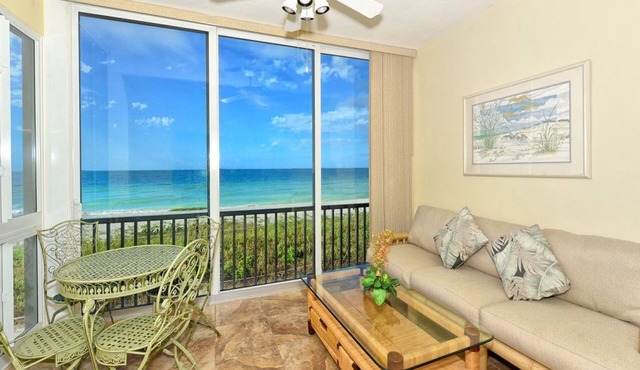 Gorgeous 2 Bedroom Gulf/Beach Front Condo, Water Views from every room!