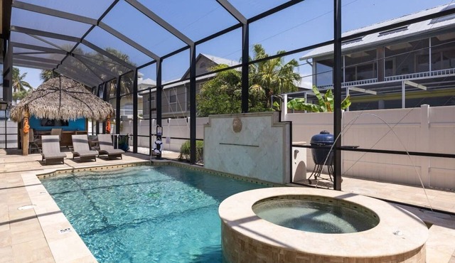 Gorgeous Beach Condo with Pool, Spa, and Bikes