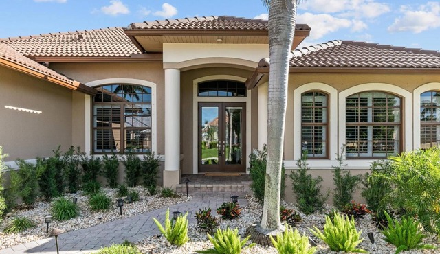 Gorgeous Marco Island Home Just a Few Steps from Mackle Park! Waiting for you!