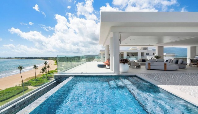Gorgeous Ocean Front Penthouse at the Four Season’s Bahia Beach Resort in Río Grande