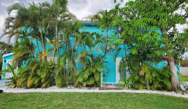 Grand Coastal Getaway! 6BR w/3 KING beds. Entire duplex. Pet friendly