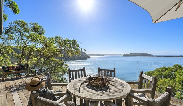 Great Mackerel Beach Cabin (Palm Beach and Pittwater Views) in Great Mackerel Beach