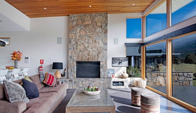Grey Mare Chalet - Exceptional Crackenback Getaway in Crackenback