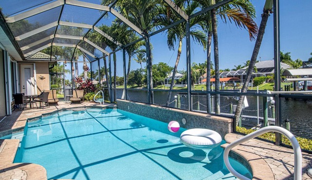 Gulf access, 3 bedroom +den, 3 bathroom, family friendly home, quiet cul-de-sac