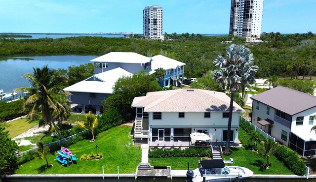 Gulf Access Canal 3 BR Home: Bring your Boat, Kayaks, Game Room, Gym, Hot Tub