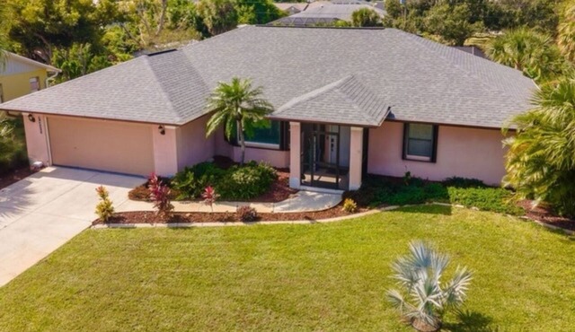 Gulf Shore Thing Villa perfect for Snowbirds with Heated Pool, Pet Friendly