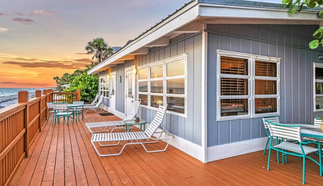 Gulf View Escape on the Beach with Lounging Deck