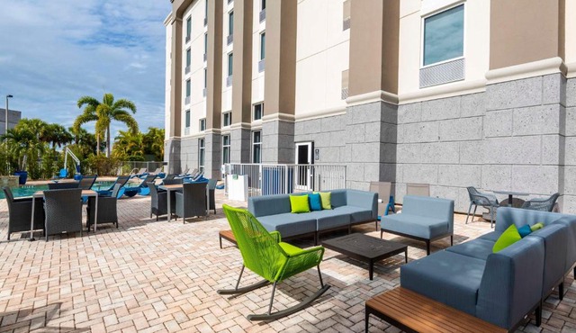 Hampton Inn & Suites Fort Myers-Colonial Boulevard