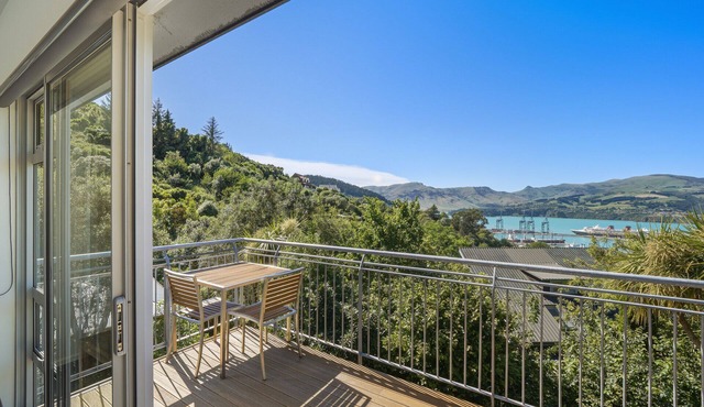 Harbour Crest Retreat - Lyttelton Holiday Home in Lyttelton