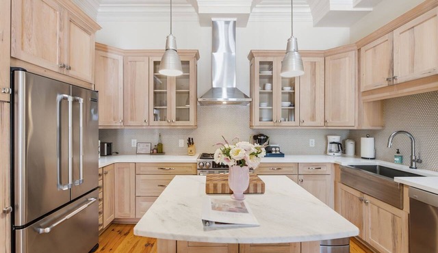 Heart of King St · Charming Condo· Private Balcony in Charleston