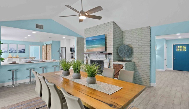 Heated Pool, Air Hockey & 5BR — 12 Min to AMI