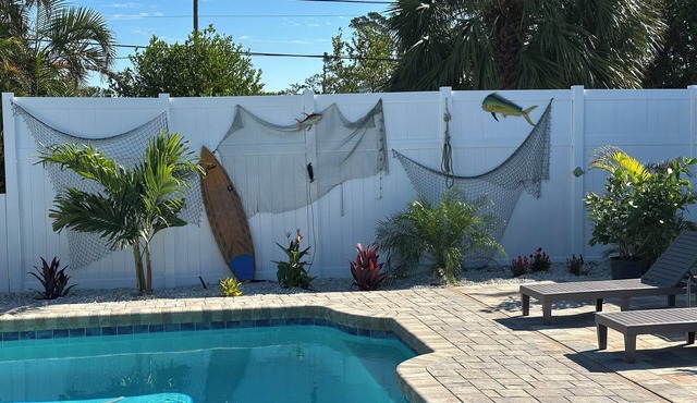 Heated pool, close to beaches, quite neighborhood.