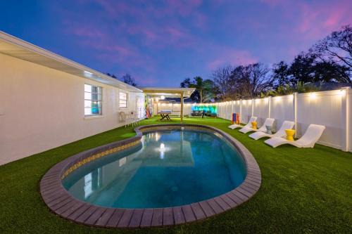 Heated Pool Games Fire Pit BBQ Sleeps 12