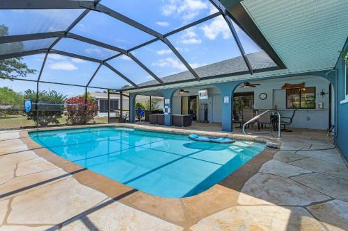 Heated Pool, Gulf Access, Dock & Fun Games - The Salty Palm - Roelens