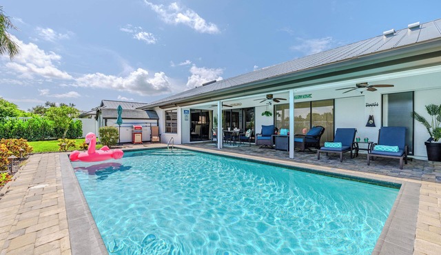 Heated Pool, Pet Friendly, Game Room and Bikes - Palm Leaf Haven - Roelens Vacations