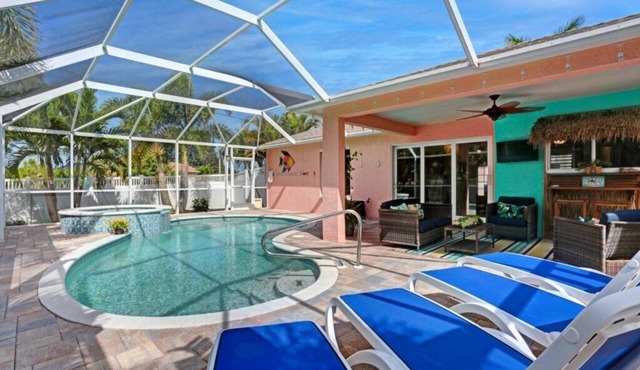 Heated Saltwater Pool & Hot Tub Guest FAVE