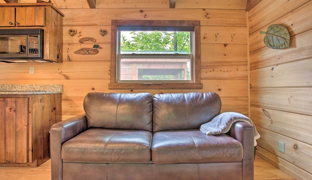 Hike, Sip & Unwind! Mill Spring Cabin Near Winery in Mill Spring