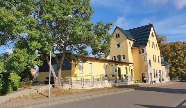Historic "Alter Bahnhof" Oberdorla with private playground, in Vogtei OT Oberdorla
