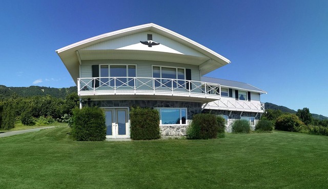 Historic - Private 28 Acres - 180° Ocean View! - Carolyn's suite in Homer