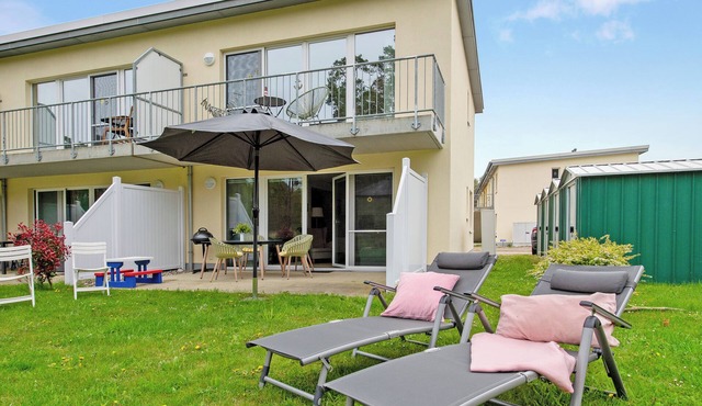 Holiday Apartment 'Lieblingsinsel' with Private Terrace, Private Garden and Wi-Fi in Graal-Müritz