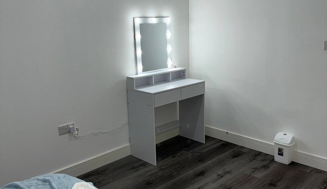 Ideal Heathrow Base. 2BR, 2BA Apt in Hounslow in Hounslow