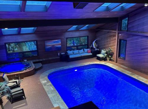 Indoor pool, hot tub, sauna! in Colorado Springs