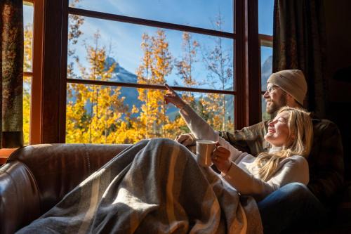 Johnston Canyon Lodge & Bungalows in Castle Junction