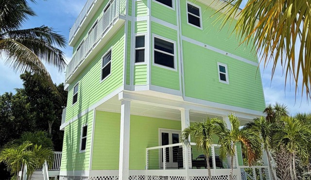 KEY LIME TIME, Gulf view, newly renovated 5 bedroom, 5 bath house with pool.