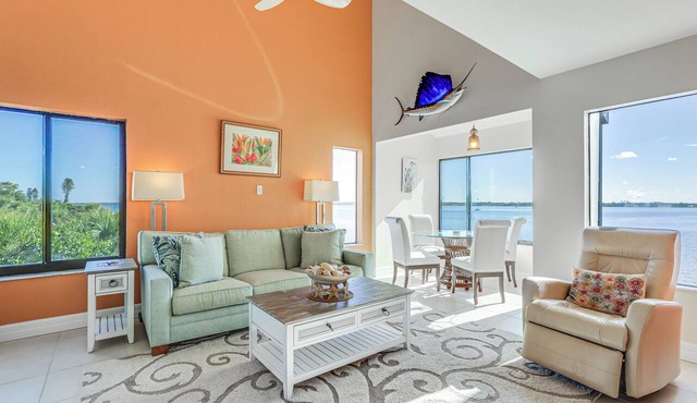 Key Retreat: Bay Views & Private Beach Access