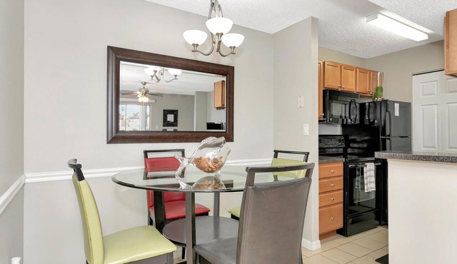 Lake Front - Ground Level - 2 bedroom 2 bath in Brandon