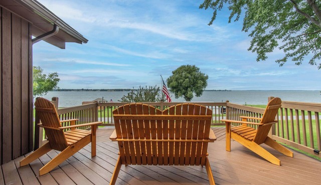 Lake It Easy - NNY Waterfront Home on Lake Ontario in Dexter