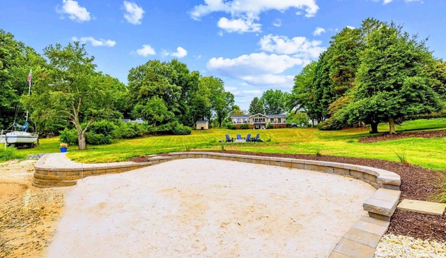 Lakefront Lake Anna | Beach, Dock, Boathouse & Fire Pit in Bumpass