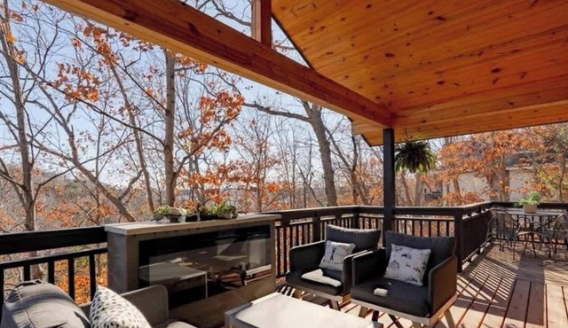 Lakefront Retreat w/Hot Tub & Golf Access in Osage Beach