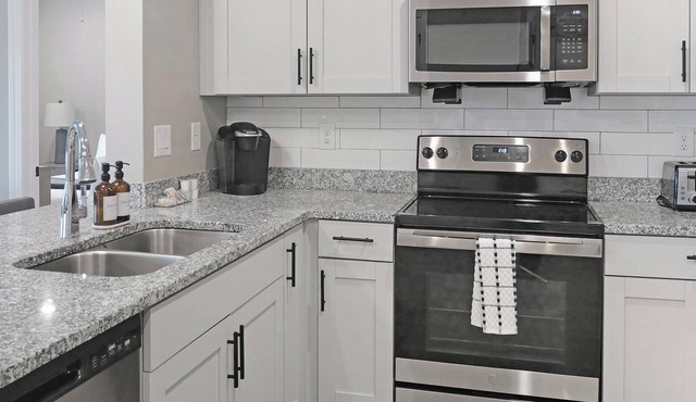 Landing | Amazing 2BD, Gym, Pool