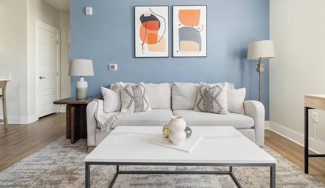 Landing | Beautiful 2BD, Gym, Yoga Studio in Hickory