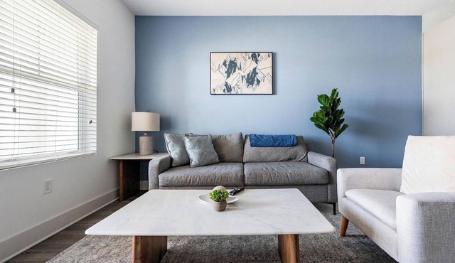 Landing | Chic 1BD, Pool, Clubhouse