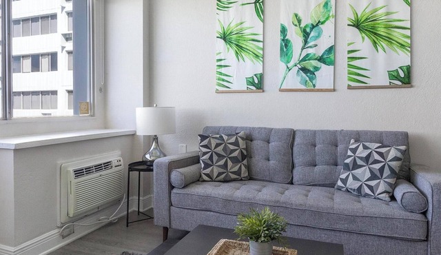 Landing | Chic 1BD, Clubhouse, Courtyard