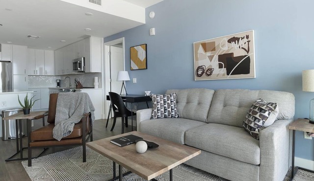 Landing | Chic 2BD, Pool