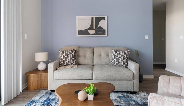 Landing | Chic 2BD, Yoga Studio, Gym