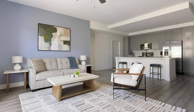 Landing | Chic 2BD, Yoga Studio, Game Room