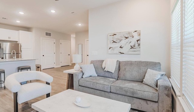 Landing | Stunning 1BD, Pool