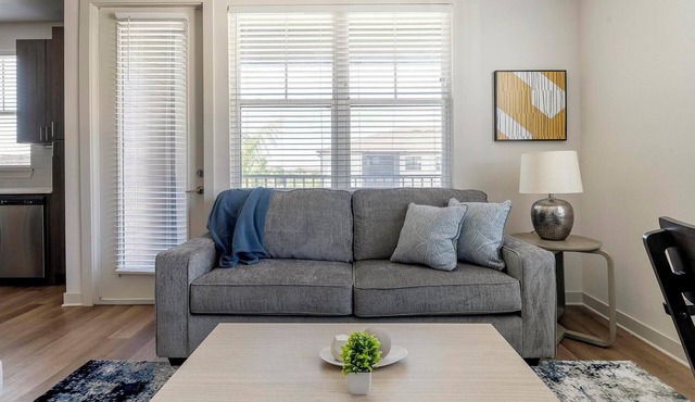 Landing | Stunning 2BD, Gym, Pool