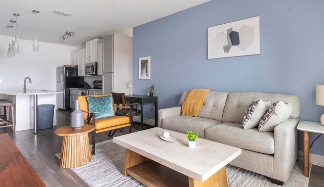 Landing | Stylish 1BD, Pool, Clubhouse