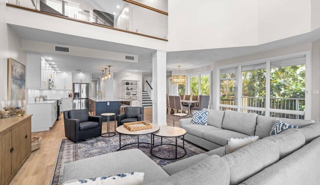 Large Captiva Gulf-View Cottage w/Resort Access