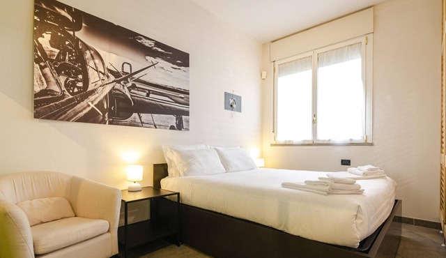Large studio flat with private car park in Bologna