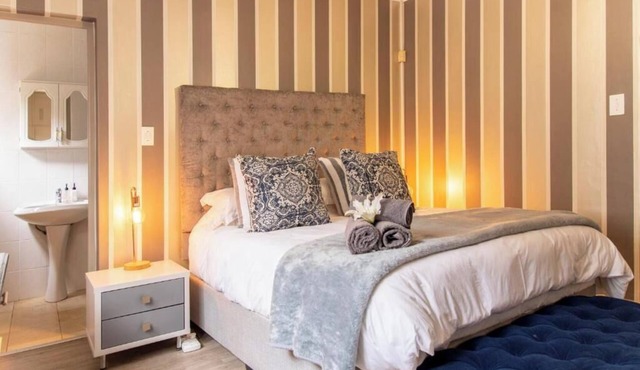 Lavender self-catering room - 2 on Lismore Guesthouse in Cape Town